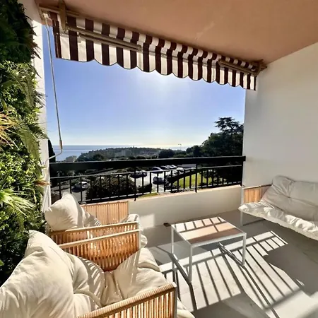 Spacieux 3 Pieces Renove Avec Terrasse Et Vue Entre Monaco Et Menton Апартаменты Рокебрюн — Кап-Мартен