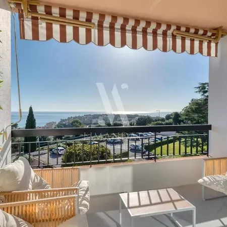 Spacieux 3 Pieces Renove Avec Terrasse Et Vue Entre Monaco Et Menton *