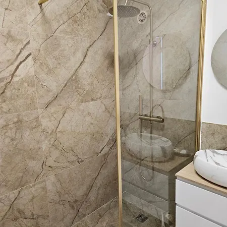 Spacieux 3 Pieces Renove Avec Terrasse Et Vue Entre Monaco Et Menton Apartment Roquebrune-Cap-Martin